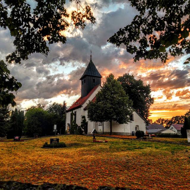 s_oschatz-fotowettbewerb-pl1-kirche-lonnewitz-herbst-1 | Kirche Oschatzer Land - Neuigkeiten - And the winner is ...